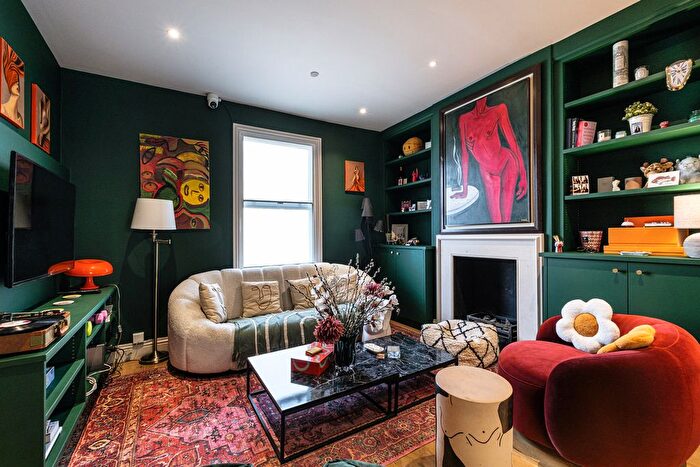 3 Bedroom Terraced House For Sale In Wandsworth Road, London, SW8