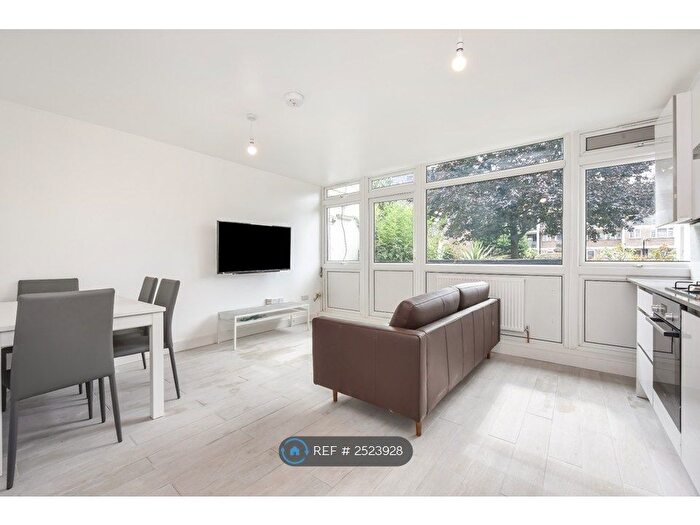 4 Bedroom Maisonette To Rent In Halstead Court, London, N1