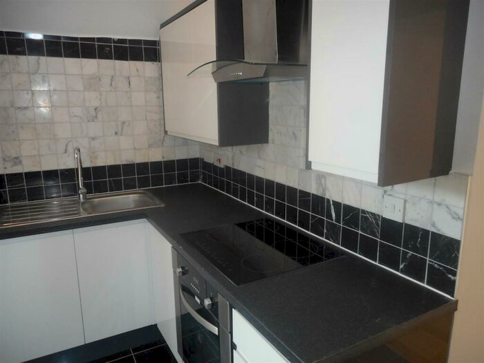 2 Bedroom Flat To Rent In Gordon Road, Cardiff, CF24
