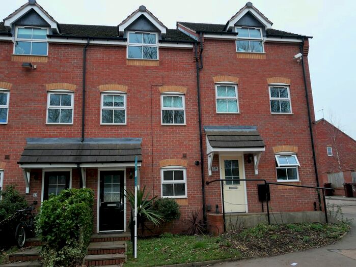 3 Bedroom Town House To Rent In Wharf Road, Rugeley WS15