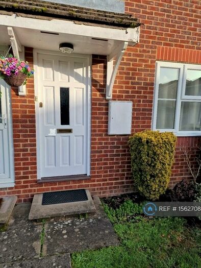 2 Bedroom Maisonette To Rent In Derwent Close, Amersham, HP7