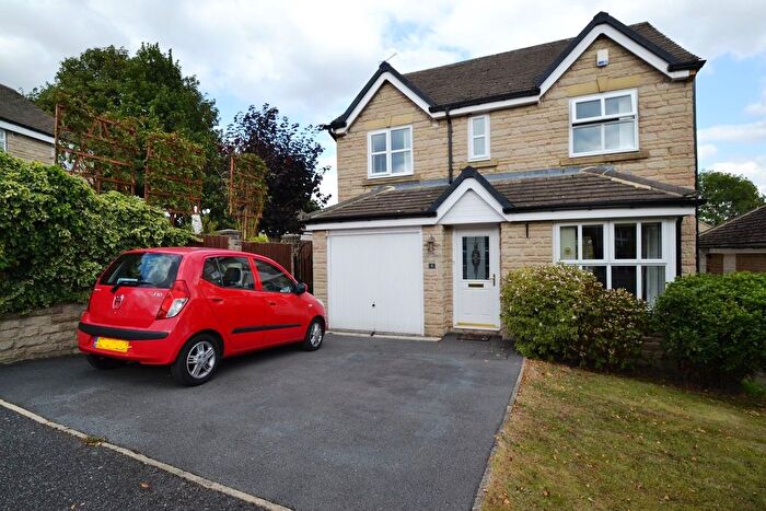 4 Bedroom Detached House For Sale In Greencroft Close, Idle, Bradford, BD10