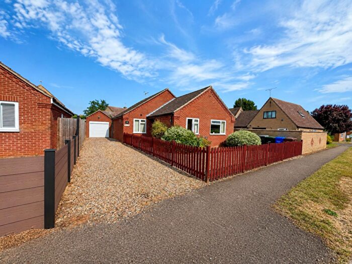 3 Bedroom Detached Bungalow For Sale In Oak Drive, Beck Row, Bury St. Edmunds, IP28