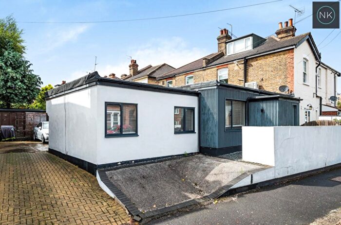 2 Bedroom Apartment To Rent In Eastwood Road, South Woodford, London, E18
