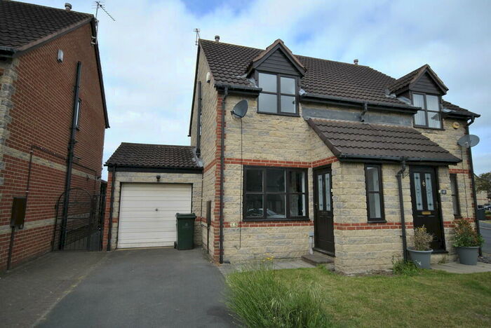 2 Bedroom Semi-Detached House To Rent In West Green Drive, Kirk Sandall, DN3
