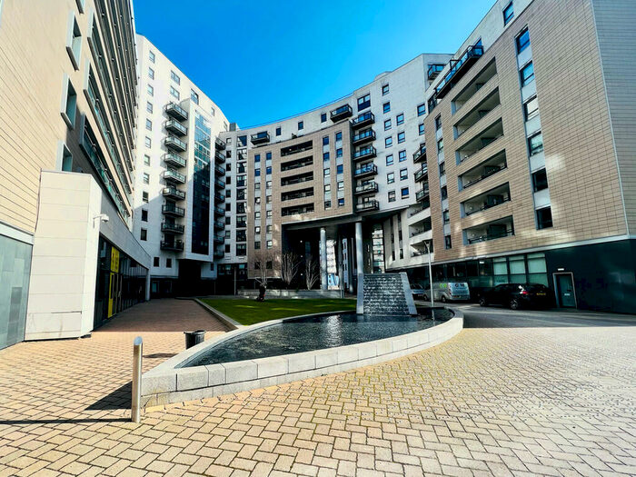 2 Bedroom Apartment To Rent In The Gateway North, Crown Point Road, Leeds, West Yorkshire., LS9