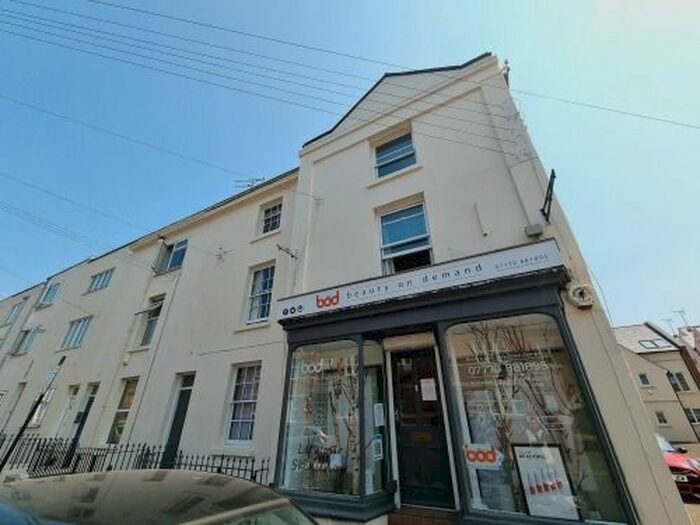 4 Bedroom Flat To Rent In Oxford Street, Leamington Spa CV32