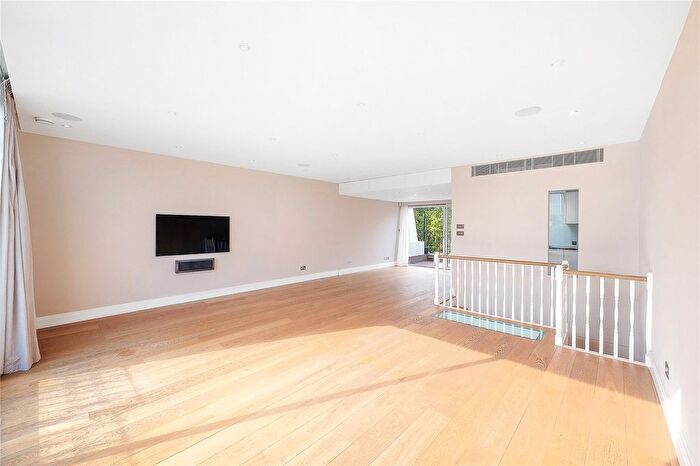 3 Bedroom Flat To Rent In Cornwall Gardens, London, SW7