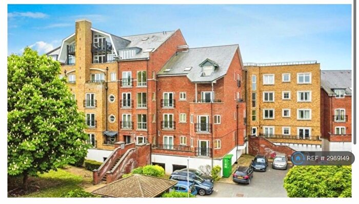 2 Bedroom Flat To Rent In Iliffe Close, Reading, RG1
