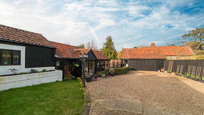 4 Bedroom Barn Conversion For Sale In Pound Lane, Toft Monks, NR34