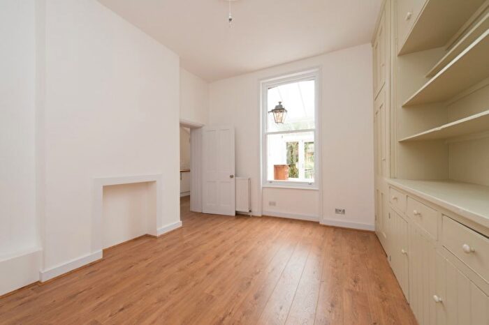 3 Bedroom Flat To Rent In Coolhurst Road, Crouch End, N8