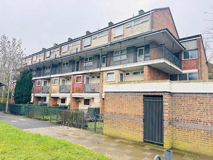 3 Bedroom Flat To Rent In Arrow Close, Luton, Bedfordshire, LU3