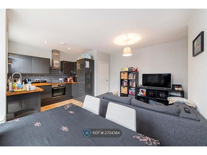 2 Bedroom Flat To Rent In Northfields, London, W5