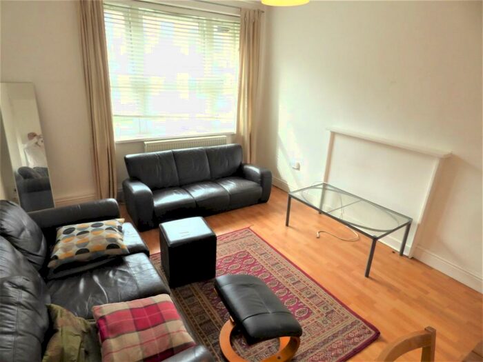 3 Bedroom Flat To Rent In Speakman House, Gibraltar Walk, London, E2