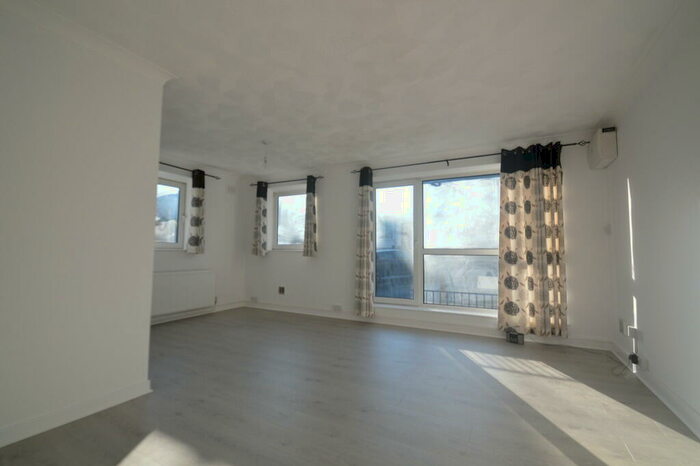 2 Bedroom Flat To Rent In Plumstead Common Road, Plumstead, SE18