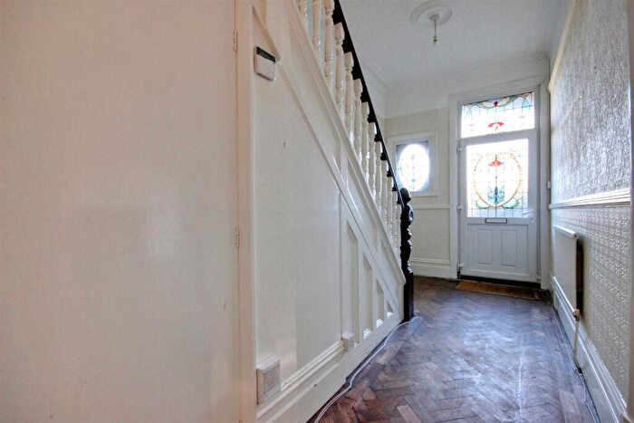 5 Bedroom Semi-Detached House For Sale In Anlaby Road, Hull, HU4