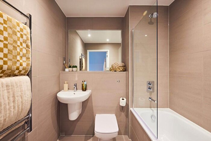 1 Bedroom Apartment To Rent In Avebury Boulevard, Milton Keynes, Buckinghamshire, MK9