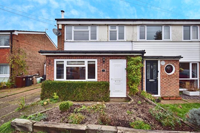 3 Bedroom Semi Detached House For Sale In Woodland Close, West Malling, ME19