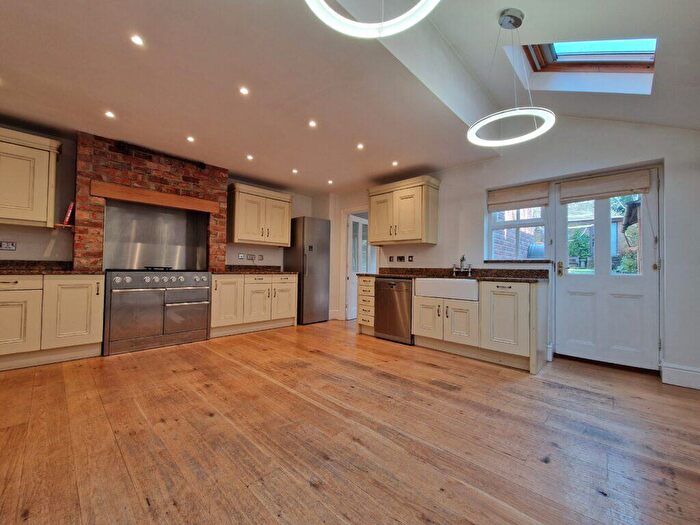 5 Bedroom Detached House To Rent In Bath Road, Banbury, Oxon, OX16