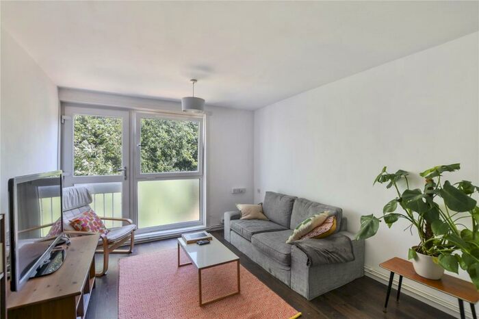 1 Bedroom Flat To Rent In Emmott Close, Stepney, London, E1