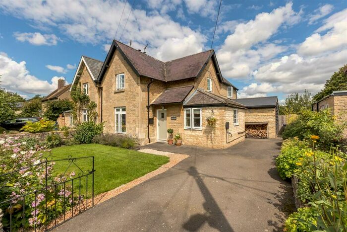 3 Bedroom Semi-Detached House For Sale In Alchester Road, Chesterton, OX26