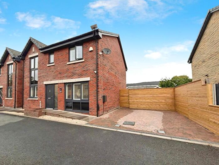4 Bedroom Detached House For Sale In Oak Lea Gardens, Worsley, M28