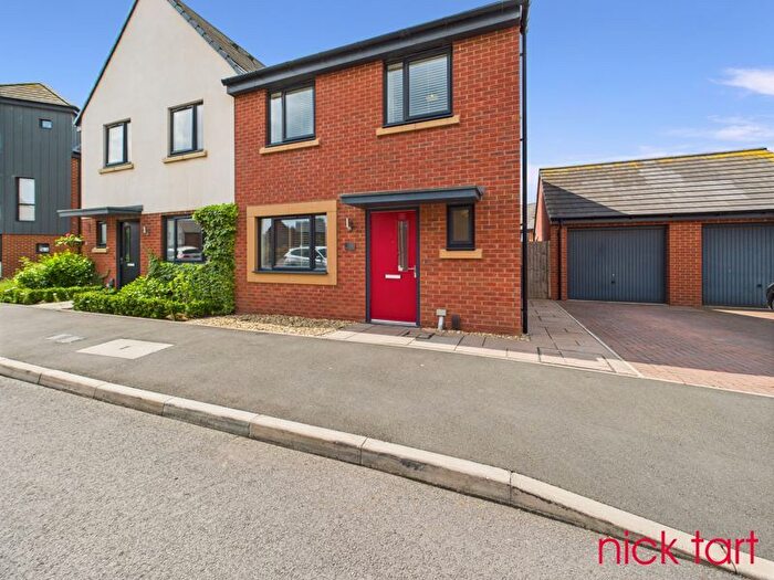 3 Bedroom Semi-Detached House To Rent In York Road, Telford, TF2