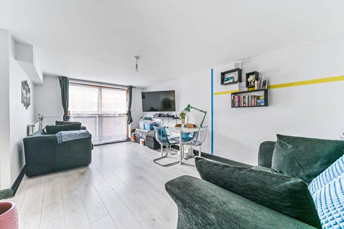 1 Bedroom Flat To Rent In Simpson Close, Thornton Heath, Croydon, CR0
