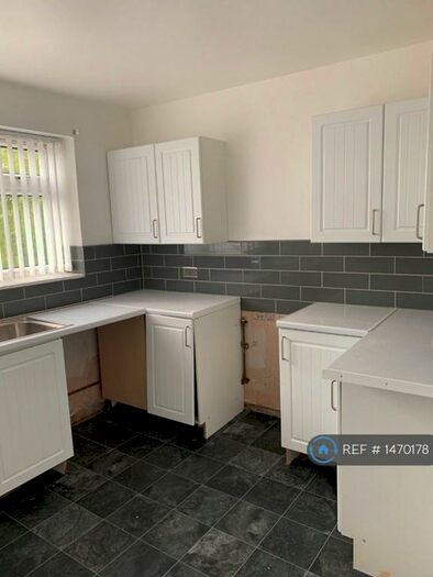 2 Bedroom Flat To Rent In Humphreys Hey, Liverpool, L23