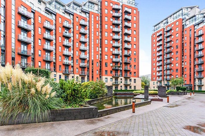 1 Bedroom Apartment To Rent In Gotts Road, Leeds, West Yorkshire, LS12