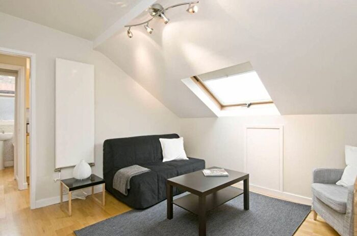 Studio To Rent In Cambridge Gardens, Notting Hill, London, W10