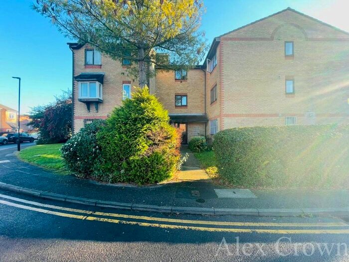 2 Bedroom Flat To Rent In Wigston Close, London N18