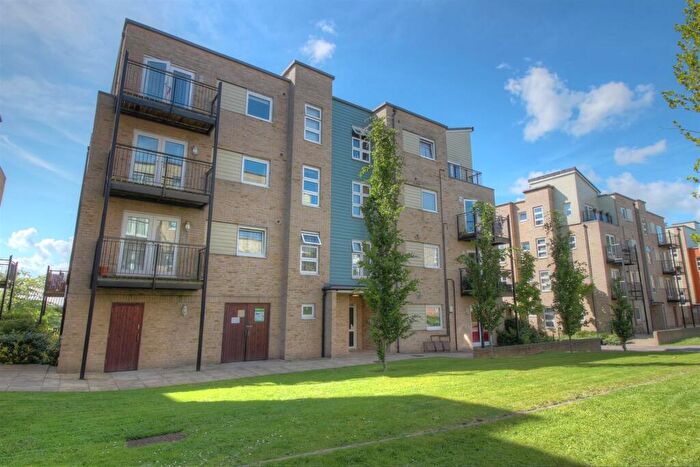 1 Bedroom Flat For Sale In Hut Farm Place, Chandler's Ford, SO53