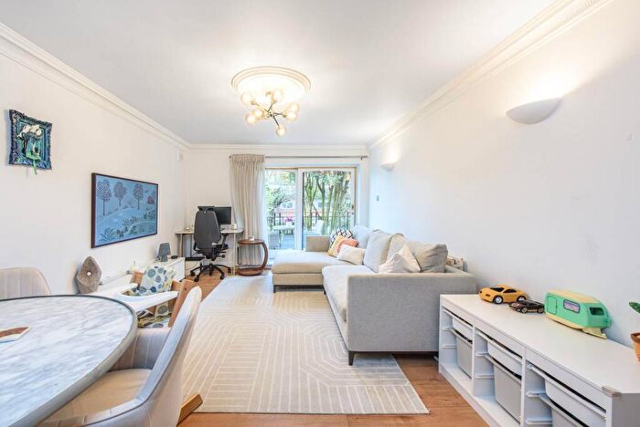 2 Bedroom Flat For Sale In Brondesbury Park, Queen's Park, London, NW6