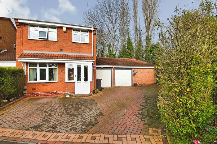 3 Bedroom Semi Detached House For Sale In Vintage Close, Birmingham, B34
