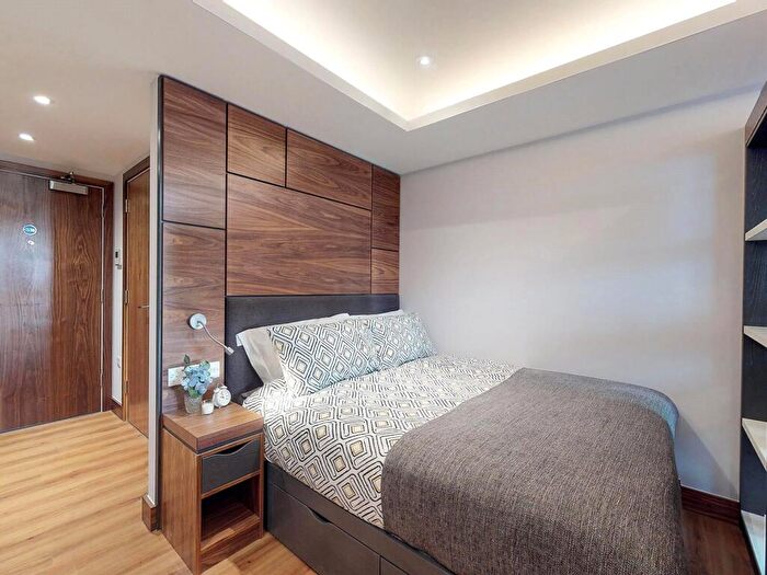 Apartment To Rent In Apt, Oasis Residence #, LS2