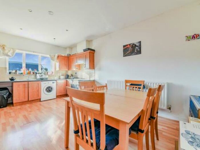 3 Bedroom Flat To Rent In Towermill Road, London, SE15