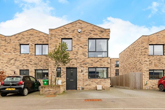 3 Bedroom Semi-Detached House For Sale In Anderton Street, Nottingham, NG2