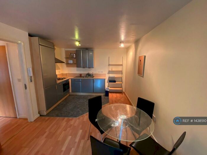 2 Bedroom Flat To Rent In Elmwood Ln, Leeds, LS2