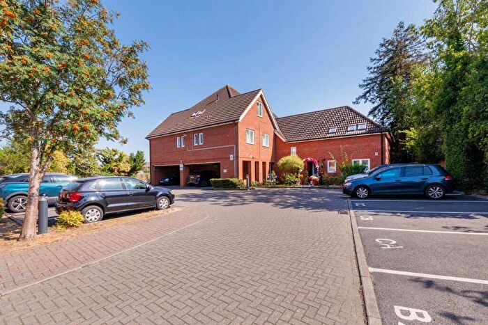 2 Bedroom Apartment For Sale In Merton Road, Slough, SL1