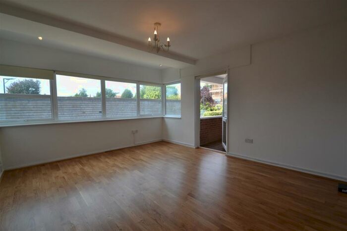 1 Bedroom Flat To Rent In The Drive, Hove, BN3