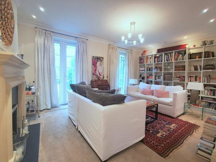 7 Bedroom Town House To Rent In Melliss Avenue, Richmond, TW9
