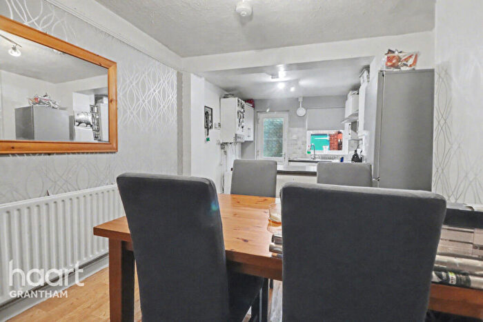 3 Bedroom Terraced House For Sale In Manthorpe Road, Grantham, NG31