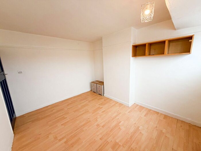 4 Bedroom Terraced House To Rent In Rosslyn Avenue, Dagenham, RM8