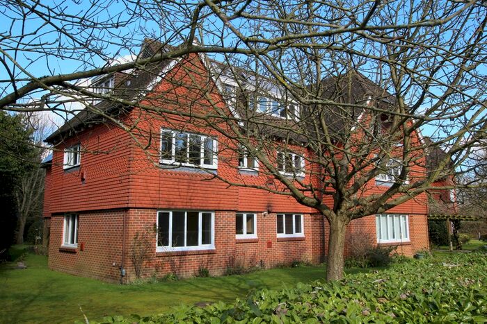 2 Bedroom Flat To Rent In Hampton Lodge (), Horley, RH6
