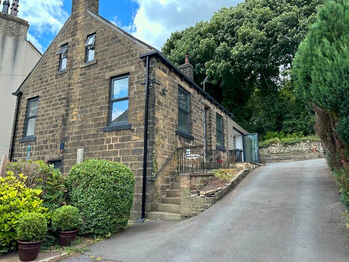 4 Bedroom Detached House To Rent In Slaymaker Lane, Oakworth, Keighley, BD22