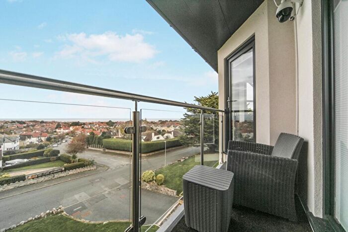2 Bedroom Flat For Sale In Victoria Park, Colwyn Bay, Conwy, LL29