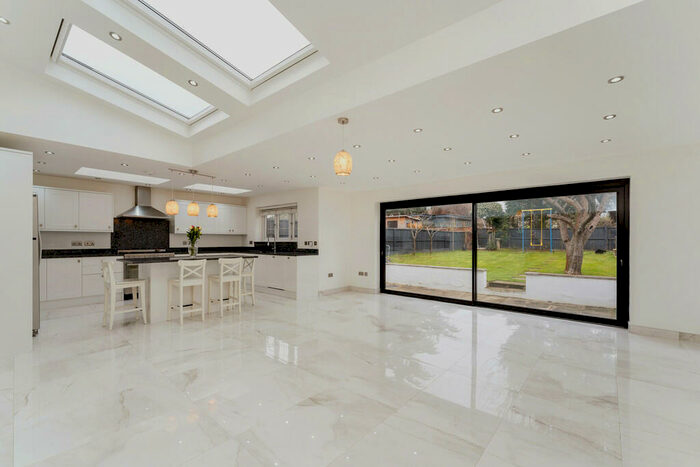 5 Bedroom End Of Terrace House To Rent In Charnwood Drive, South Woodford, E18