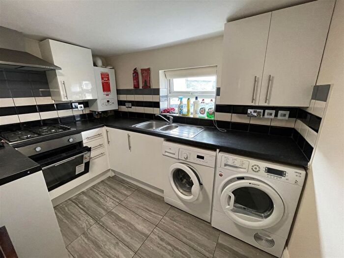 1 Bedroom Property To Rent In Hanworth Road, Hounslow, TW3