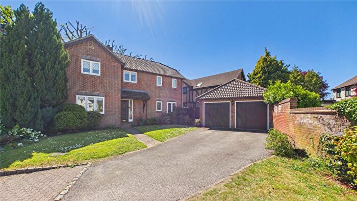 4 Bedroom Detached House For Sale In Myrtle Close, Lightwater, Surrey, GU18